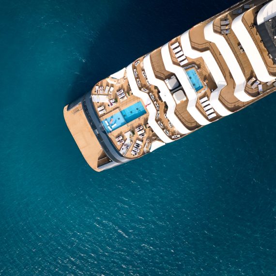 Deck der Luxus Yacht Evrima der Ritz-Carlton Yacht Collection.